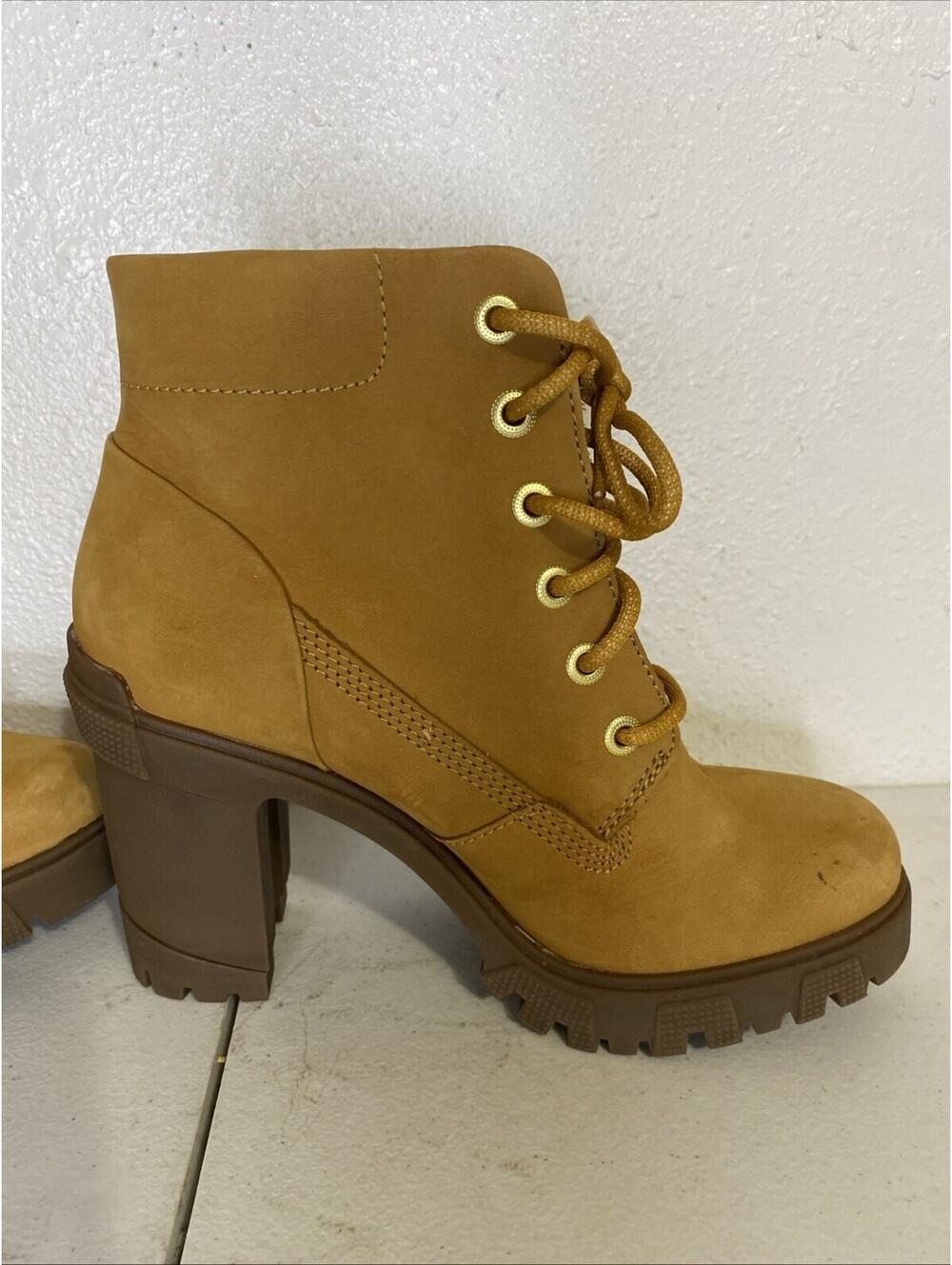 Timberland Women's Tan Suede Boots Size 7 Used 1x - Picture 8 of 12